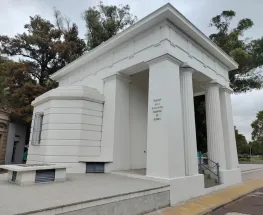 El panteón de la Chacarita donde descansan Silvina Luna, Alberto Olmedo y Jorge Porcel