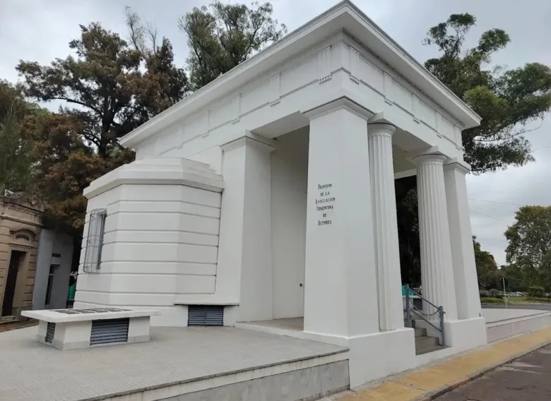 El panteón de la Chacarita donde descansan Silvina Luna, Alberto Olmedo y Jorge Porcel