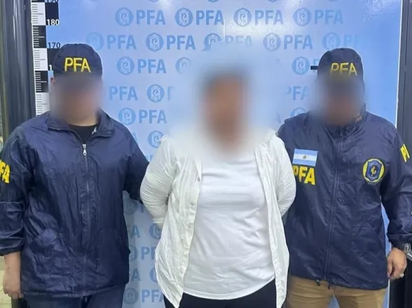 Cayó una pasajera boliviana en Buenos Aires con 3,2 kilos de cocaína