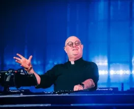 El cura DJ aterriza en Buenos Aires con un show gratis y un guiño a Francisco