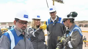 Milei tantea una salida para Adorni y espera que pase la tormenta