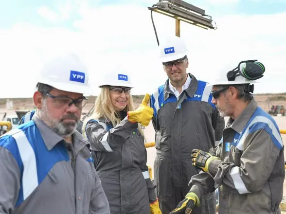 Milei tantea una salida para Adorni y espera que pase la tormenta