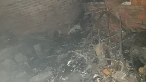 Un depósito ardió de punta a punta en Villa Elisa y crece la sospecha de un robo antes del fuego