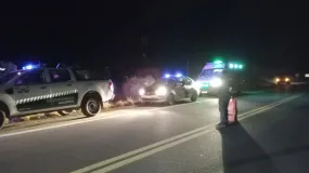 Manejaba borracho, sin luces y terminó dado vuelta con una carga millonaria de figuritas