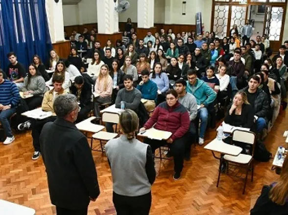 Cientos de profesionales se presentaron para pelear por un lugar en las Residencias 2026