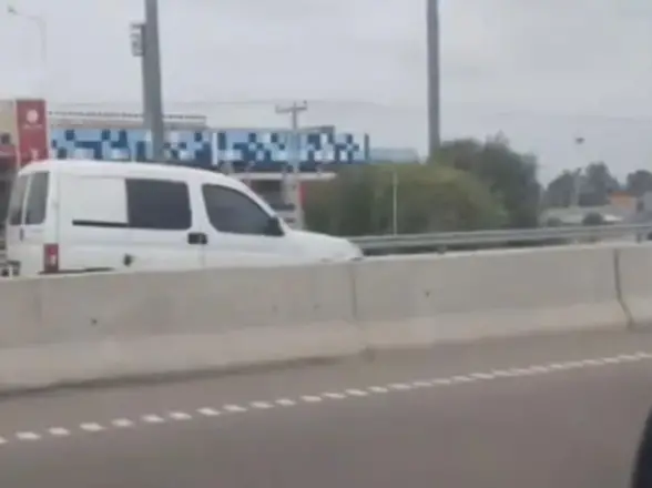 Un conductor avanzó varios metros en contramano por Ruta 40 y encendió la alarma frente al Bicentenario