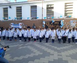 Educación aclaró que la Promesa y Reafirmación a la Bandera son gratuitas