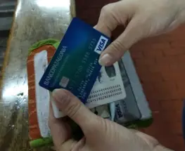 Le dejó manejar sus pagos a una sobrina y descubrió una deuda millonaria