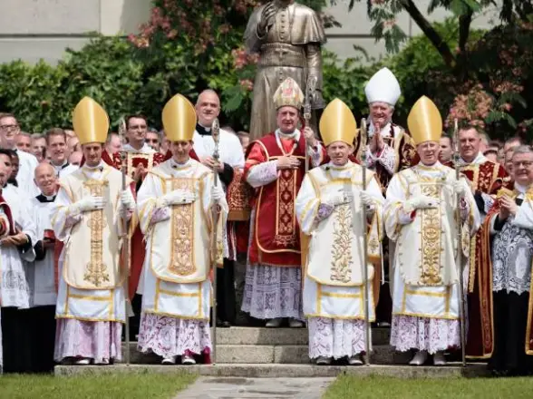 El Vaticano salió al cruce por la ordenación de cuatro obispos en Suiza