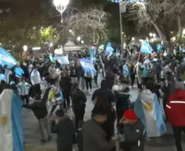 La Plaza 25 explotó de alegría tras el triunfo argentino