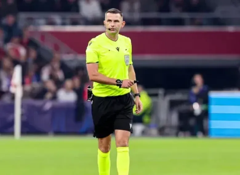 Un informe sacude al torneo: FIFA habría bloqueado a dos árbitros ingleses para partidos de Argentina