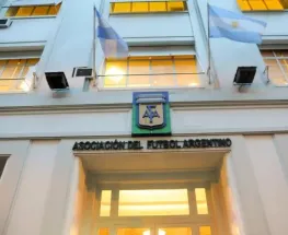 La AFA salió al cruce y defendió el peso de la Selección en medio de la polémica por la bandera de Malvinas