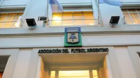 La AFA salió al cruce y defendió el peso de la Selección en medio de la polémica por la bandera de Malvinas