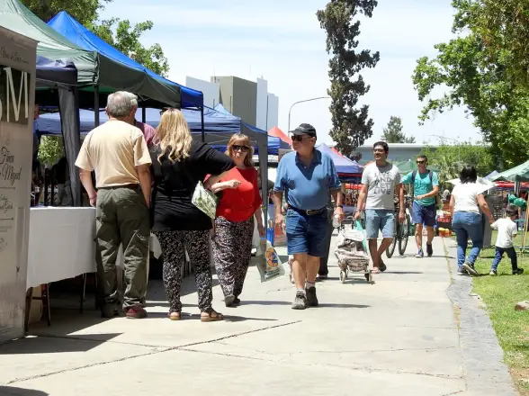 La Feria Agroproductiva vuelve con canje de reciclables, productores locales y más servicios en el Paseo de las Palmeras