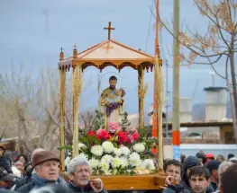 San Cayetano vuelve a juntar a miles en San Juan con misas, bautismos y procesión