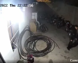 Condenaron al policía que robó espejos de una moto radiada