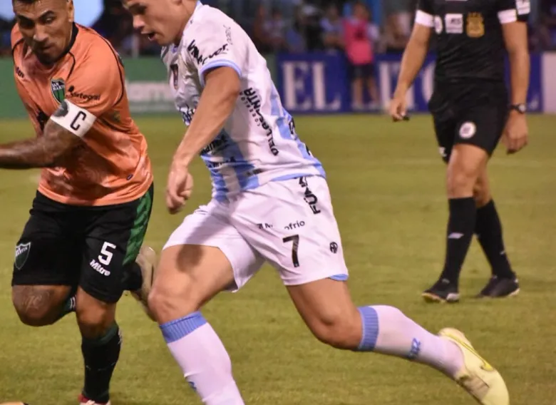 San Martín construye una pared para defenderse