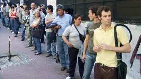 La informalidad pegó fuerte: llegó al 43% y el desempleo trepó al 7,5%
