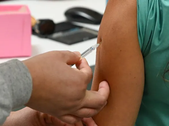 La campaña de vacunación pisa fuerte en San Juan y suman operativos en la calle