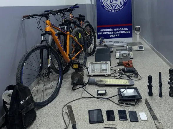 Allanamientos en Rivadavia dejaron un menor detenido y un arsenal secuestrado