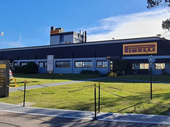 Pirelli frena parte de su producción por la baja de ventas