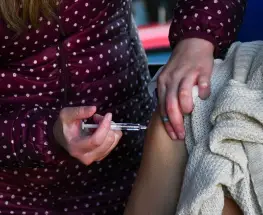 Salud reforzó el llamado a vacunarse: las 20 dosis que están disponibles sin costo