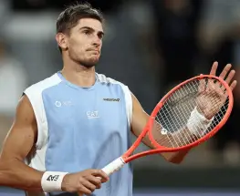 Arnaldi se bajó por un virus y Cobolli quedó a un paso de la corona en Roland Garros