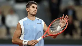Arnaldi se bajó por un virus y Cobolli quedó a un paso de la corona en Roland Garros