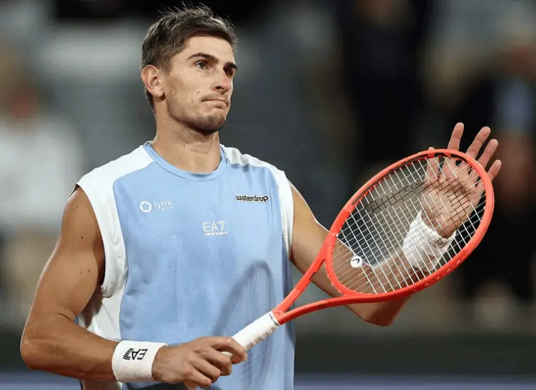 Arnaldi se bajó por un virus y Cobolli quedó a un paso de la corona en Roland Garros