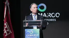 La obra privada y pública no afloja la caída y ya preocupa al sector