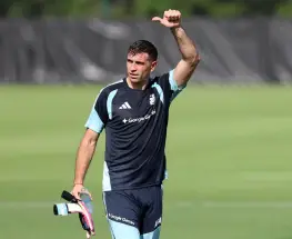 Martínez preocupó un rato, pero llevó calma y apunta al debut de la Selección