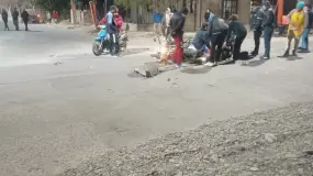 Dos motos se dieron un fuerte golpe en una esquina de Chimbas