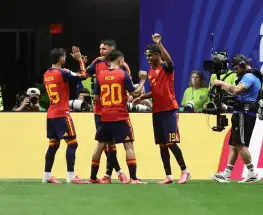 España despertó a tiempo y dejó a Arabia Saudita contra las cuerdas