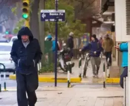Se viene un domingo helado en San Juan, con mínima bajo cero y viento del sur