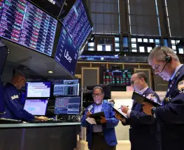 El riesgo país se hundió a 402 puntos y marcó un piso histórico con Milei