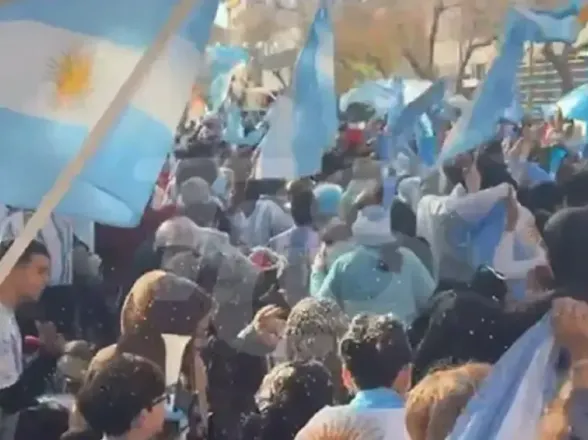 Cercan la Peatonal y despliegan 230 policías tras el partido de Argentina