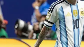 Argentina juega con brazalete negro por la muerte de Antonio Rattín
