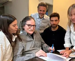 Charly García firmó contrato para editar su esperado nuevo disco