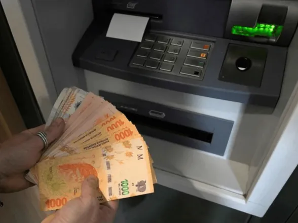 Definieron cuándo cobran los docentes y viene con aumento