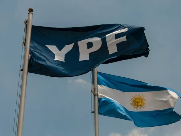 La Justicia de EE.UU. falló a favor de Argentina en la causa YPF y se frena un pago millonario