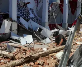 Un sismo brutal de 7,4 grados sacudió Indonesia y ya se confirmó una víctima fatal