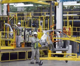 La producción se frenó en febrero y la industria volvió a ser la más golpeada