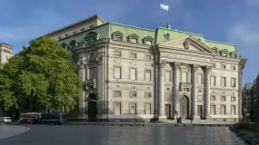 Piden investigar préstamos millonarios del Nación a dirigentes de LLA