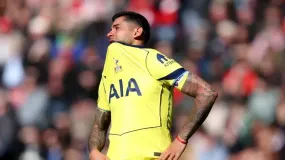 "Cuti" Romero salió lesionado y encendió las alarmas en la Selección