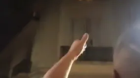 Un sanjuanino emocionó con una serenata frente a la casa de Cristina Kirchner