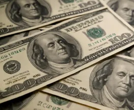 El billete arrancó la semana con nuevas pizarras y tensión en el mercado