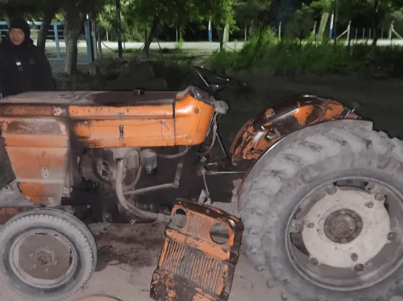 Lo sorprendieron en un galpón de Pocito con un tractor y ajo listo para llevarse