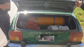 Cayó tras abrir un auto frente al hospital y llevarse varias pertenencias