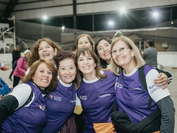Capital entregó nuevas remeras a integrantes de las pistas de salud y escuelas deportivas