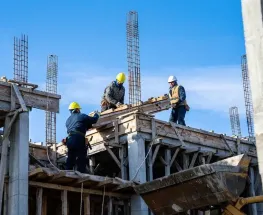 La construcción afloja la presión y empieza a mostrar una leve recuperación